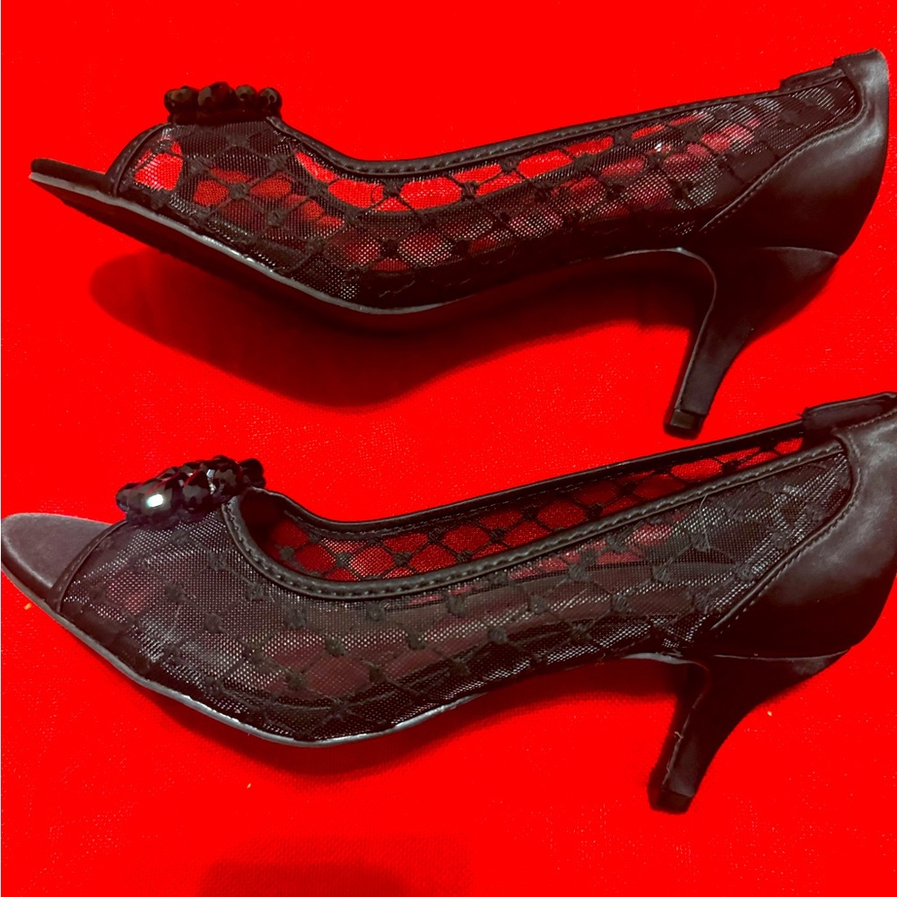 BRAND NEW KAREN SCOTT BLACK HEELS SHOES. SIZE- 8